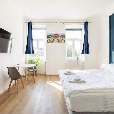 Apartment Near Schoenbrunn & Metro Vienna Esterno foto