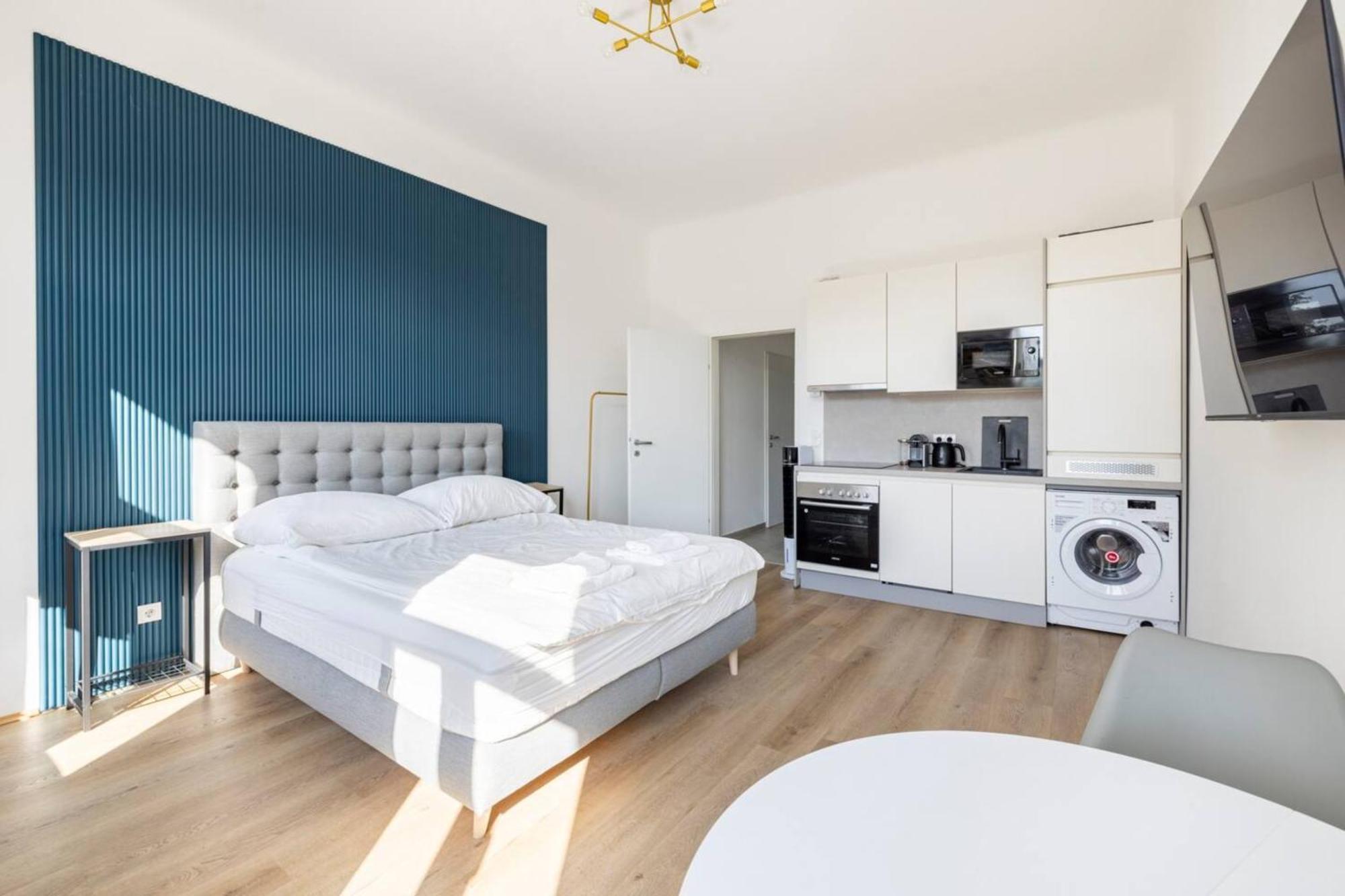 Apartment Near Schoenbrunn & Metro Vienna Esterno foto