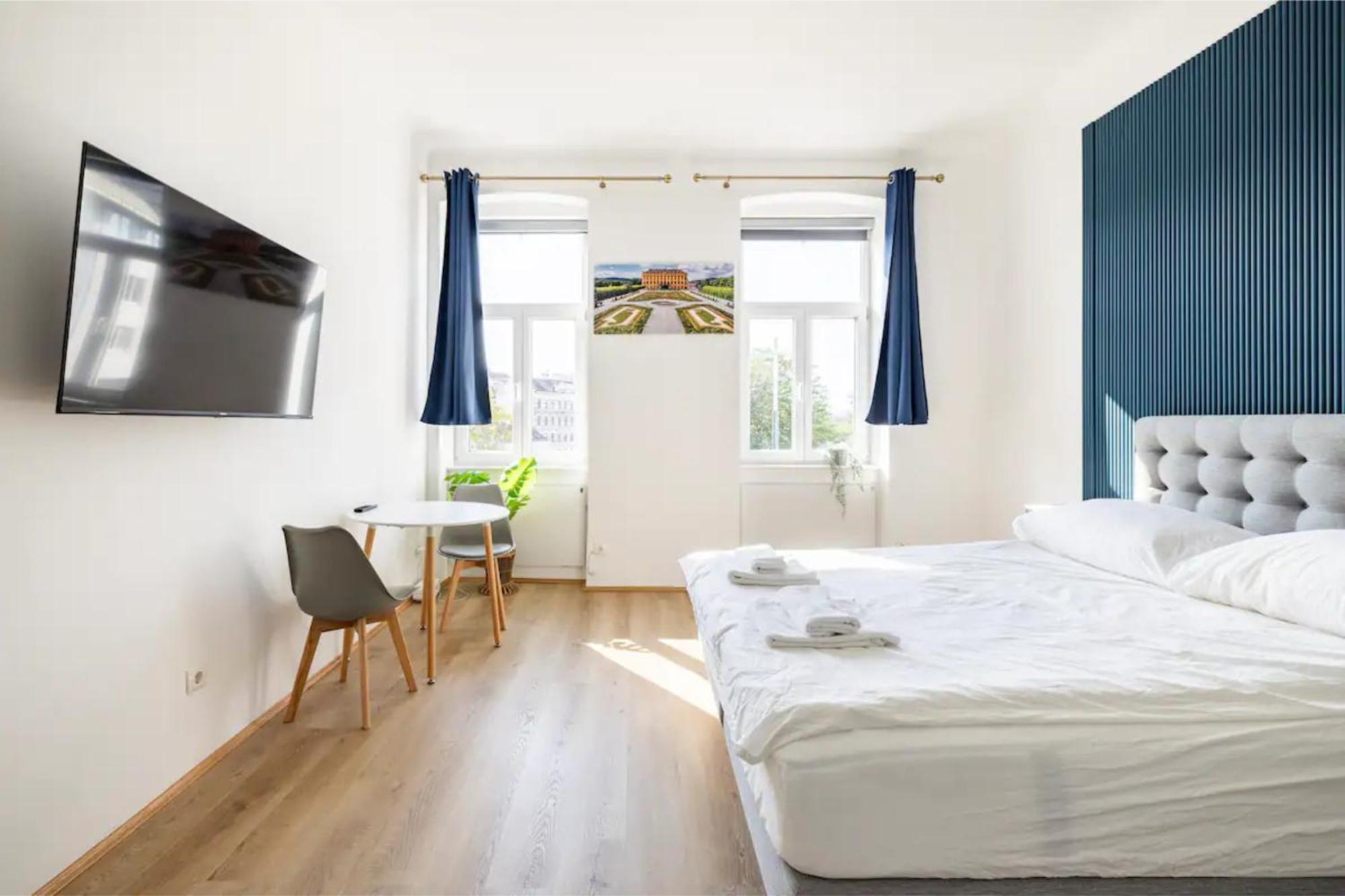 Apartment Near Schoenbrunn & Metro Vienna Esterno foto