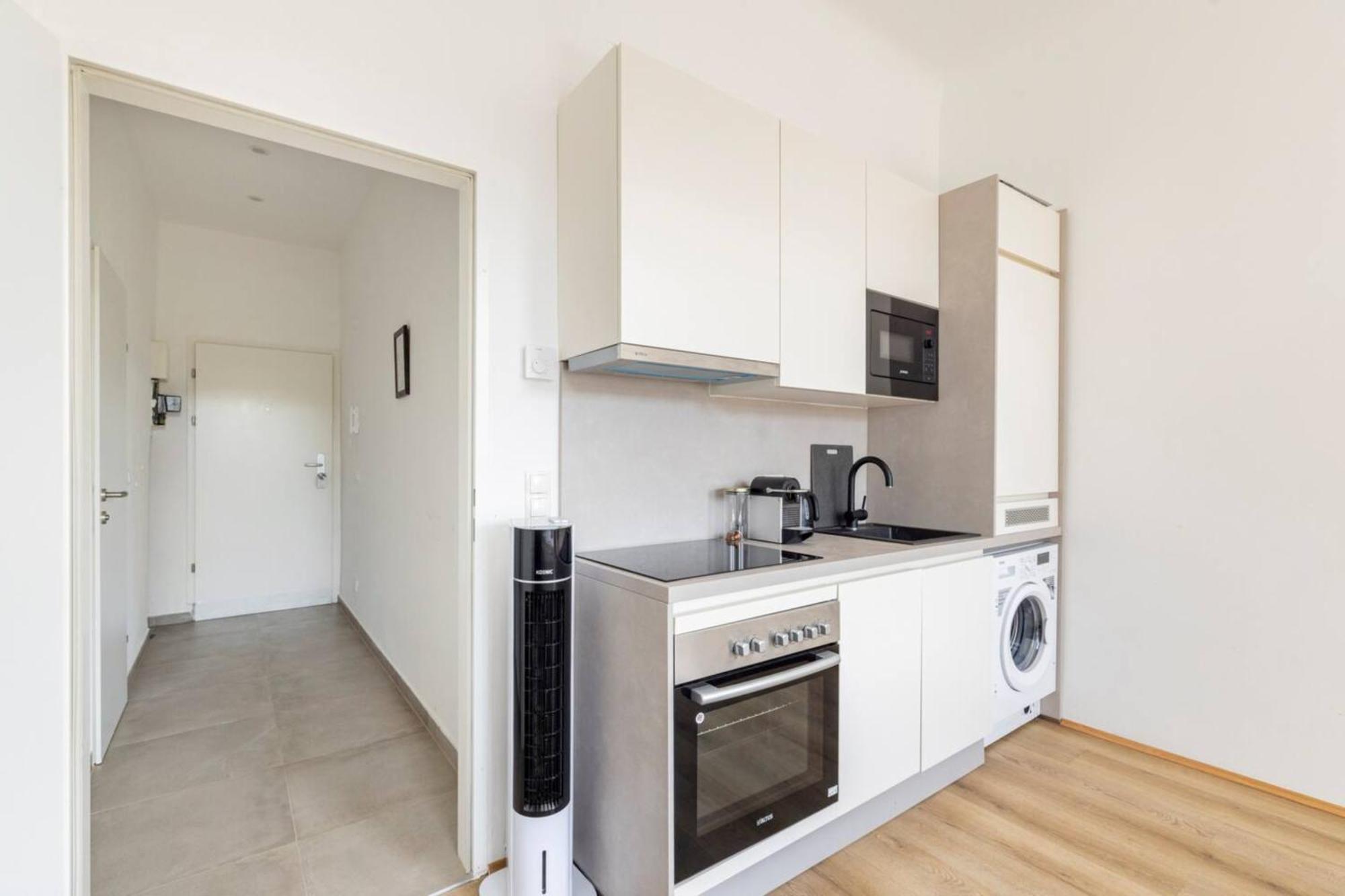 Apartment Near Schoenbrunn & Metro Vienna Esterno foto