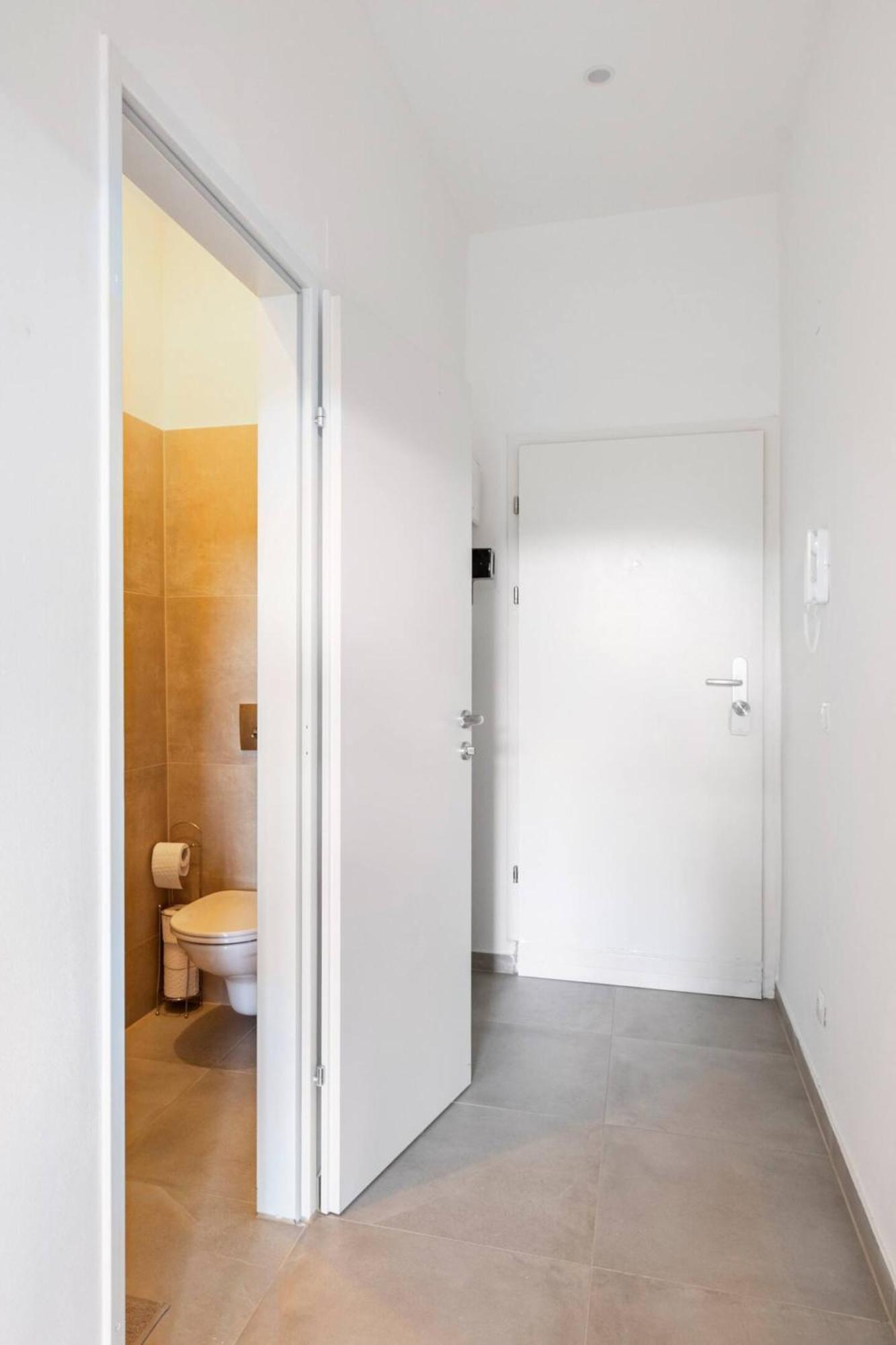 Apartment Near Schoenbrunn & Metro Vienna Esterno foto